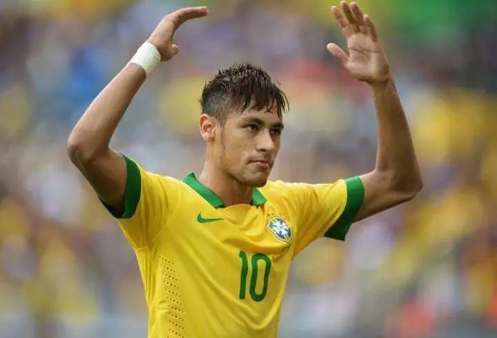  新生代球星横空出世，足坛未来值得期待