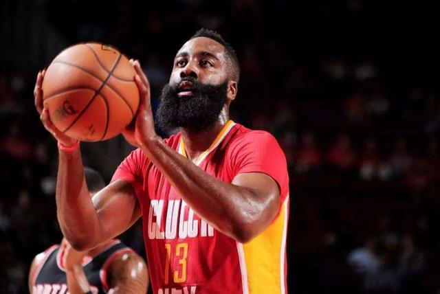  哈登准三双掌控节奏，快船主场轻取黄蜂队