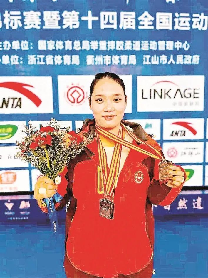  电竞女将巾帼不让，女子赛表现抢眼