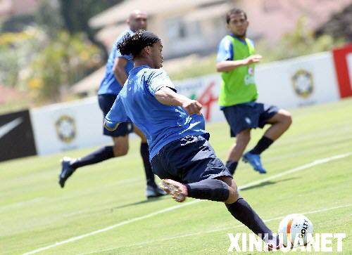  哥伦比亚国家队集训备战美洲杯主力阵容初现端倪