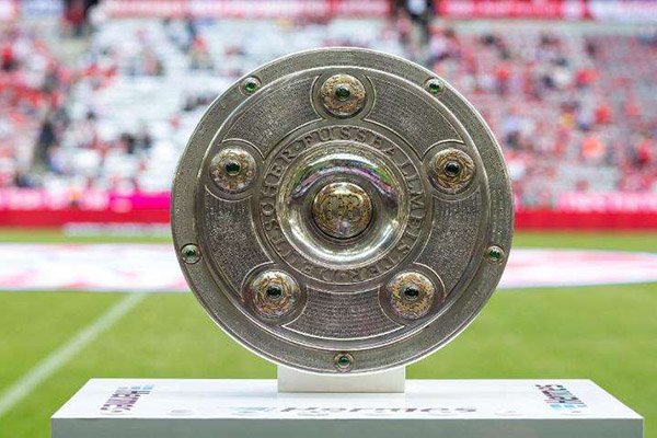  网坛常青树费德勒复出，慈善表演赛筹款破纪录