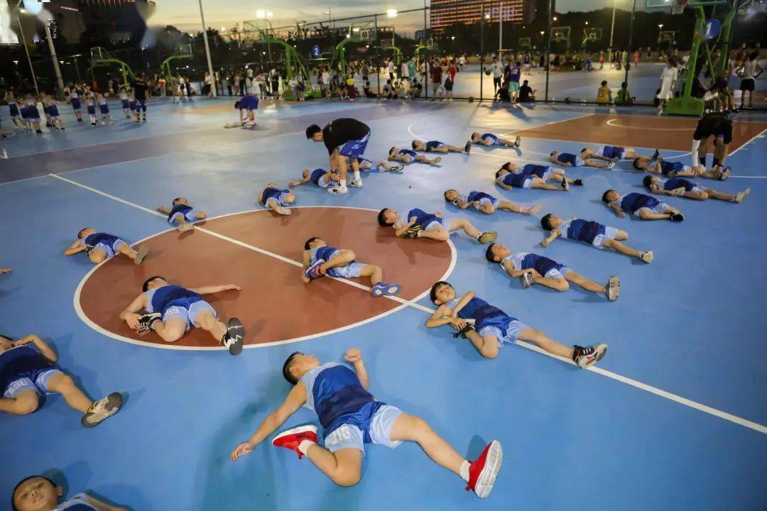  篮球训练营培育未来希望之星