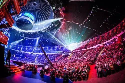  电竞联名款发布，潮流文化深度融合