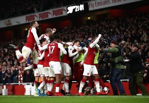  利物浦最后时刻绝杀热刺，争冠悬念持续升温  