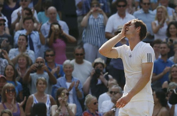  德约科维奇直落三盘，温网卫冕势如虹