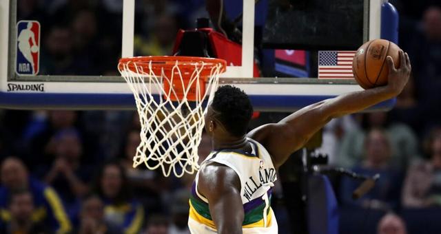  鹈鹕锡安威廉森暴扣连连压制对手