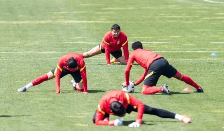  世界杯预选赛，国足力克亚洲劲旅