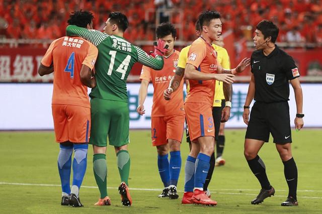  中超联赛迎来关键战，争冠保级白热化