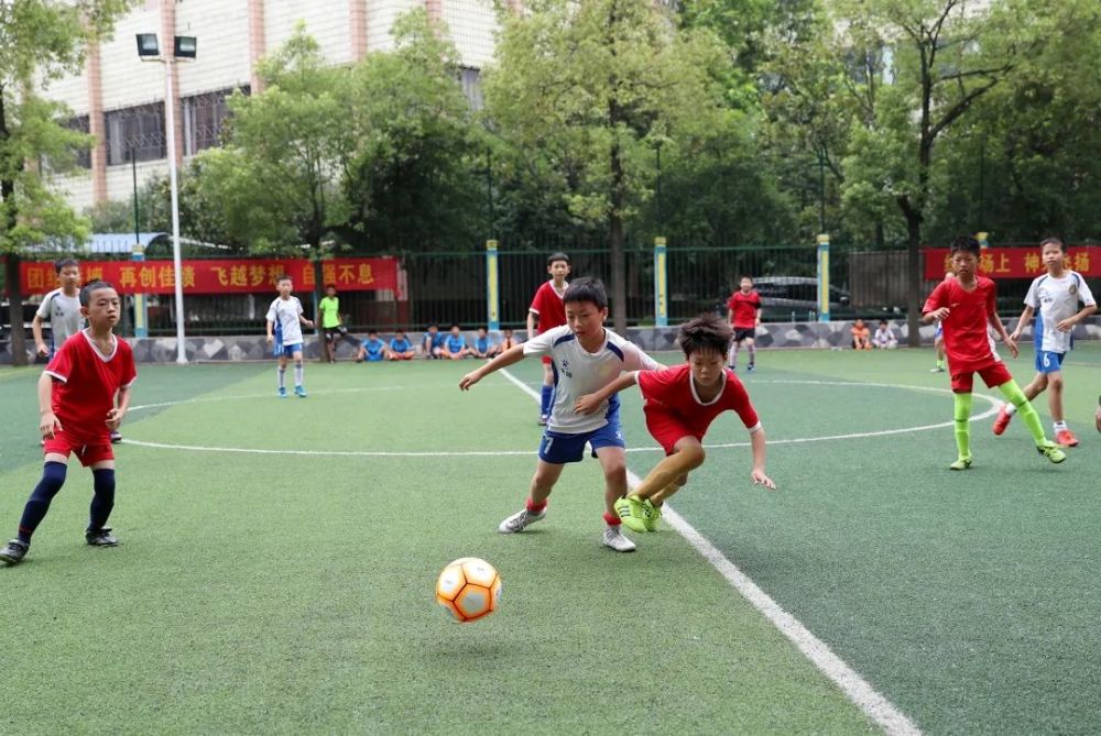  公益足球走进山区，体育精神传递温暖力量