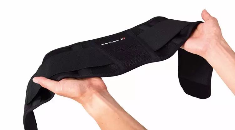  網球員手腕护具升级，碳纤维材质减轻负重